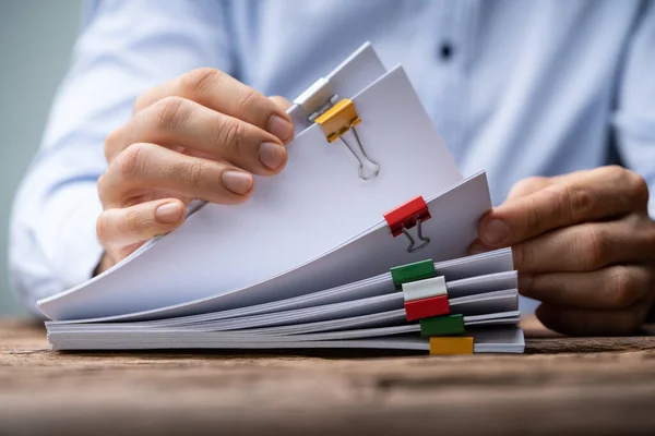 Escritório Com Arquivos Impostos Empilhados Documentos Contas — Fotografia de Stock