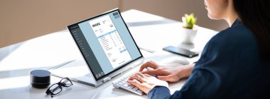 Tabletteki Şirket E Faturası Elektronik Muhasebe Yazılımı