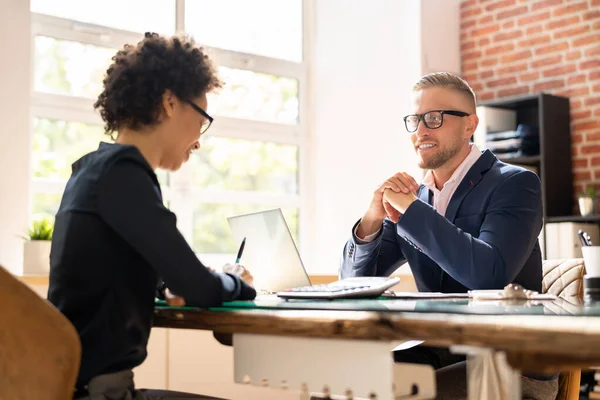 Interview Mit Einem Afroamerikanischen Manager Personalbeschaffung — Stockfoto