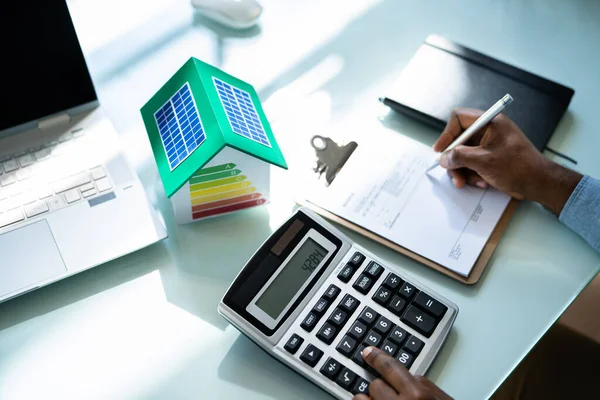 Energie Efficiënte Huis Calculator Audit Van Isolatiegraad — Stockfoto