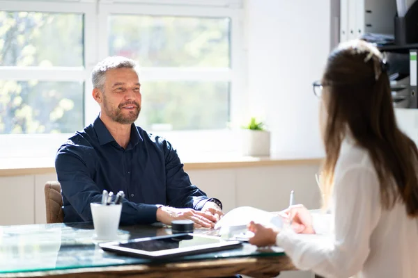 Intervista Lavoro Con Donna Consulente Occupazione Studio Legale — Foto Stock