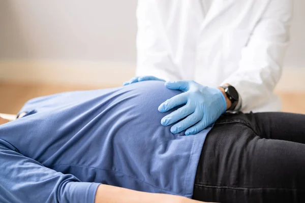 Zwangere Vrouw Bij Chiropractor Baby Breech Fysiotherapie Zwangerschap — Stockfoto