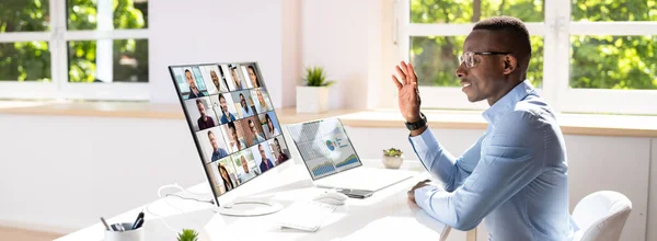 Nahaufnahme Einer Männlichen Trainer Videokonferenz Computer Mit Dem Kunden — Stockfoto