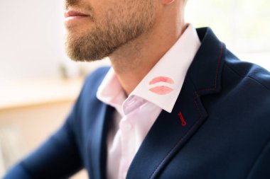 Mans Shirt 'te ruj izi öp.