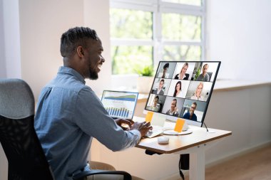 Çoklu Ekranda Çevrimiçi Video Konferansı Sanal Toplantı