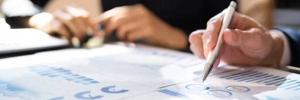 Cropped Image Businesswoman Writing Graph Desk Office — Stockfoto