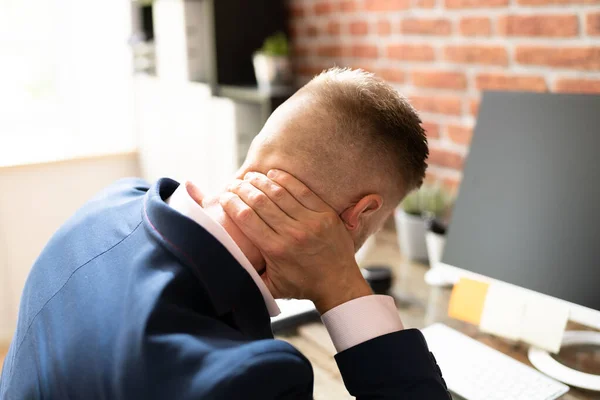 Mal Schiena Male Postura Uomo Seduto Ufficio — Foto Stock