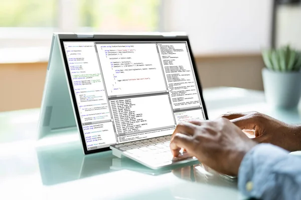 Programmierer Oder Coder Schreibtisch Mit Laptop — Stockfoto