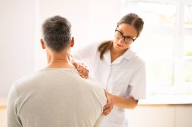 Spor Rehabilitasyon Fizik Masajı. Yaralandıktan sonra omuz rehabilitasyonu