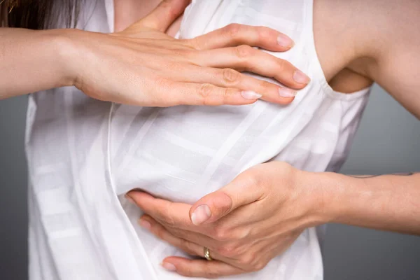 Schwangere Brustschmerzen Und Brust Massage Behandlung — Stockfoto