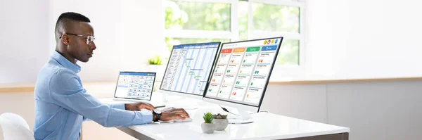 Calendrier Diagramme Gantt Sur Plusieurs Ordinateurs — Photo