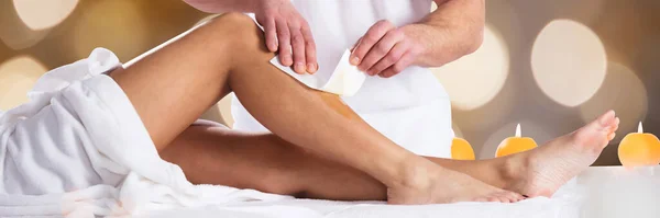 Close Therapist Waxing Female Customer Leg Wax Strip — Stok Foto