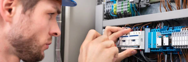 Side View Young Technician Repairing Fuse Box Screwdriver — Stock Photo, Image