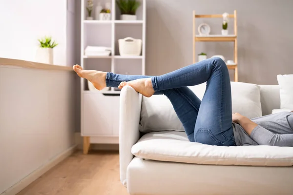 Low Section View Woman Relaxing Sofa — Stock Photo, Image