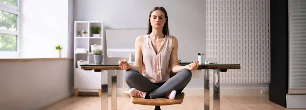 Young Businesswoman Sitting Chair Meditating Office — Stock Photo, Image