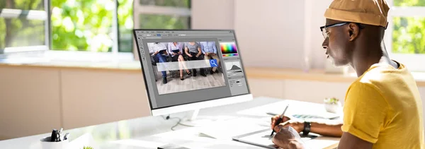 Designer Editing Photo Computer Office — Stock Photo, Image