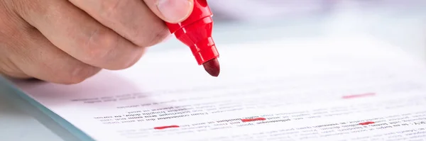 Close Businessperson Hand Holding Marker Document — Stock Photo, Image