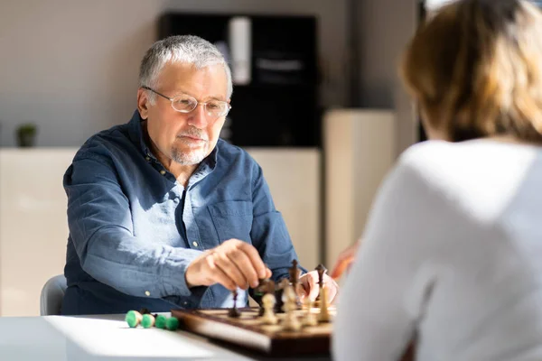 Elderly Senior Playing Chess Table Board Game — Stock Photo, Image
