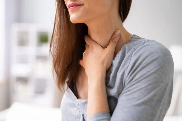 Close Sick Woman Having Sore Throat — Stock Photo, Image