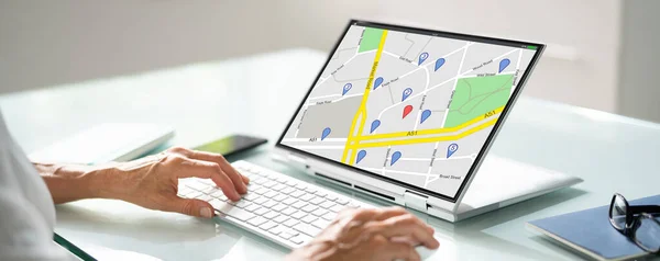 Карта Местоположения Gps Поиск Интернете Ноутбуке — стоковое фото