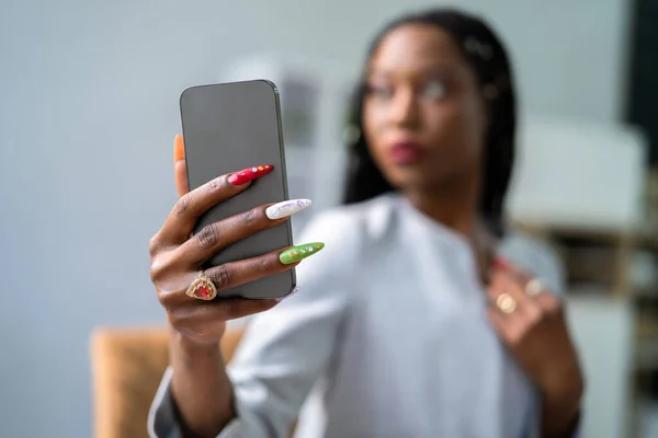 Retrato Móvel Selfie Foto Manicure Acrílico Prego — Fotografia de Stock