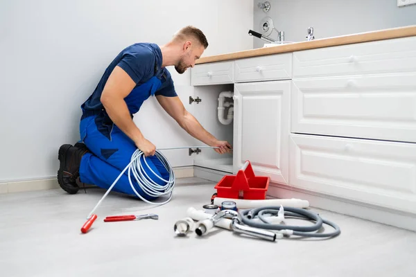 Male Plumber Cleaning Clogged Sink Pipe Kitchen — Stock Photo, Image