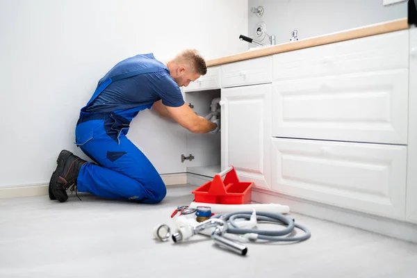 Male Plumber Overall Fixing Sink Pipe — Stock Photo, Image