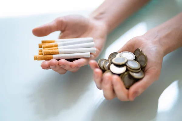 Custo Fumar Cigarro Perda Dinheiro Orçamento Com Dependência Tabaco — Fotografia de Stock