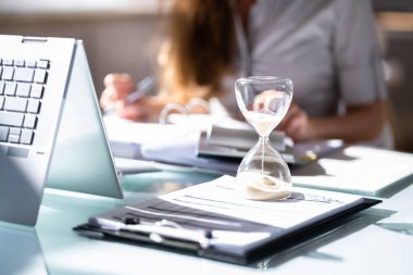 Ofiste Kum Saati ve Zaman Çıtırtısı Belgesi