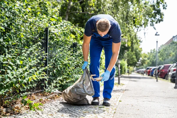 Man Collecting Trash Outdoors Rubber Gloves —  Fotos de Stock