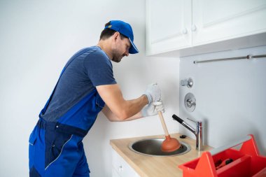 Tıkanmış Hastalıklı Kanalizasyon 'u aç. Tesisatçı Temizlik Hizmetleri