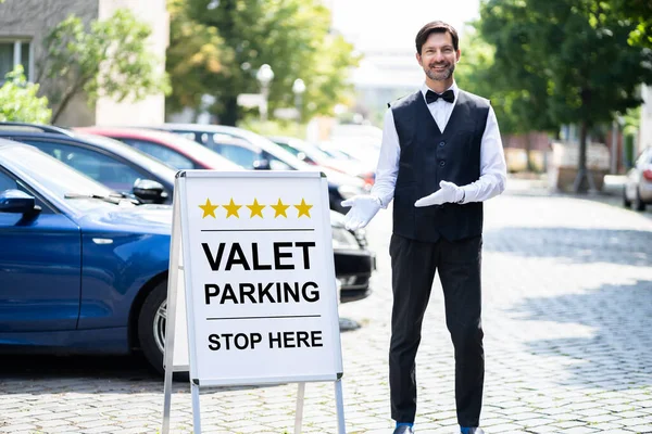 Valet Parking Hotel Service Man Driver Standing — Stockfoto