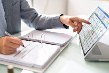 İş Faturalama ve Elektronik Hesap Çizelgesi. Bilgisayar Kullanan Muhasebeci