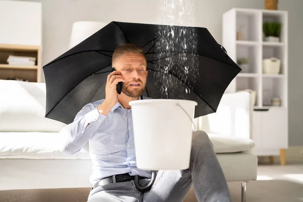 Perdita Acqua Danno Emergenza Perdita Inondazione Dal Soffitto — Foto Stock