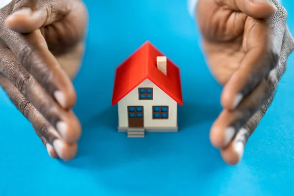 Afroamerikanische Haushypothekenversicherung Und Versicherungsschutz — Stockfoto