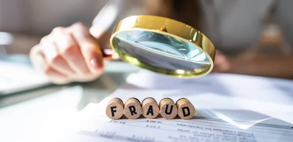 Examen Manuel Fraude Mot Sur Rapport Financier Par Biais Grossissement — Photo