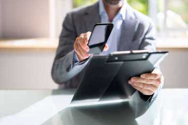 Fatura Belgesi OCR. Cep telefonuyla Fotoğraf Çekme