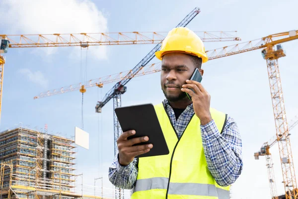 African American Engineer Worker Building Architect Business Call — 스톡 사진