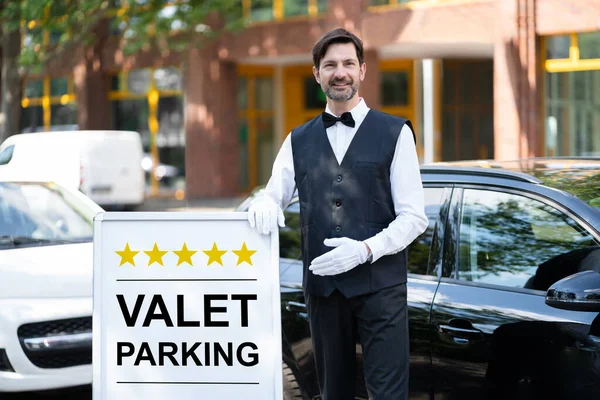 Valet Parking Hotel Service Man Driver Standing — Fotografia de Stock