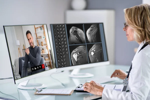 Online Video Conferencing Physician Looking Shoulder Mrt Scan Caucasian — Foto Stock