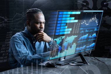 Finansal KPI Verisi Bilgisayarda Kontrol Panelinden Kâr Etti