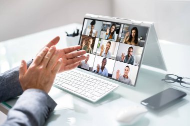 Ofiste Sanal Konferans Görüşmesi Alkışlama