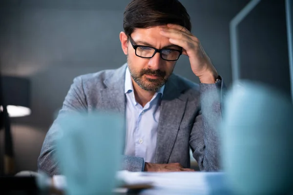 Workplace Headache Pain Stress Business Man Dark Alone — Stock fotografie