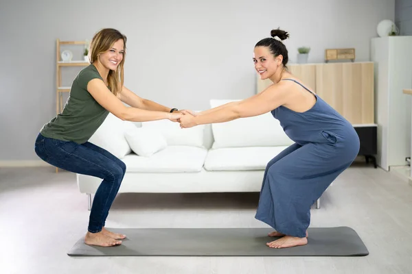 Pregnant Woman Baby Doula Support Exercise Service — Stockfoto