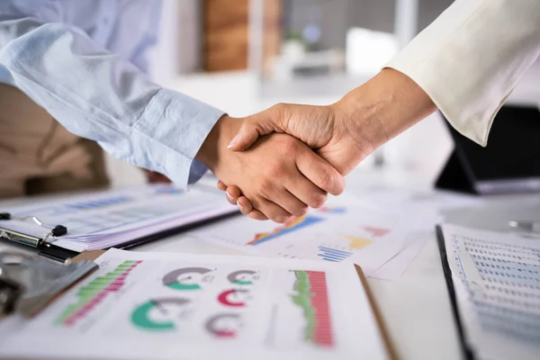 Business Meeting Handshake Strategy Analysis Discussion Office — Stockfoto