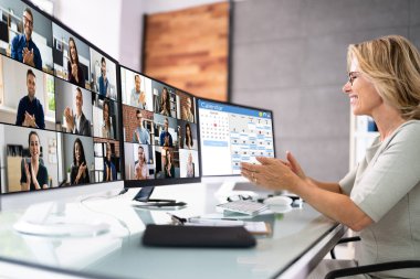 Ofiste Sanal Konferans Görüşmesi Alkışlama