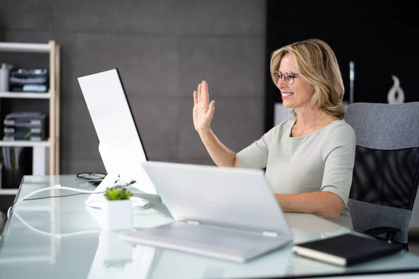 Portrait Happy Young Woman Waving Office — Stockfoto