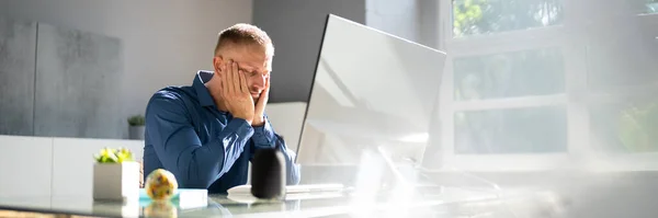 Stressed Sick Employee Man Computer Pain — Photo