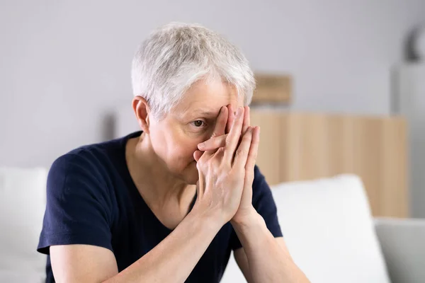 Woman Praying God Seeking Prayer Home — Stockfoto