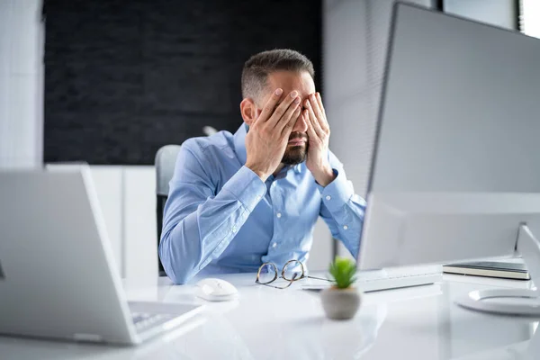 Oog Pijn Ontsteking Man Met Netvlies Vermoeidheid Spasme — Stockfoto